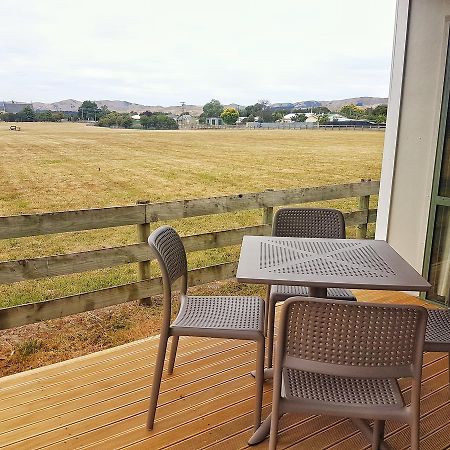 Martinborough Top 10 Holiday Park Экстерьер фото